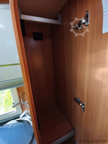 Półzintegrowany kamper LAIKA Ecovip 329, Längsbetten/Hubbett