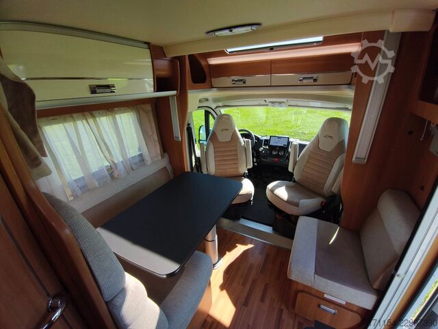 Półzintegrowany kamper LAIKA Ecovip 329, Längsbetten/Hubbett