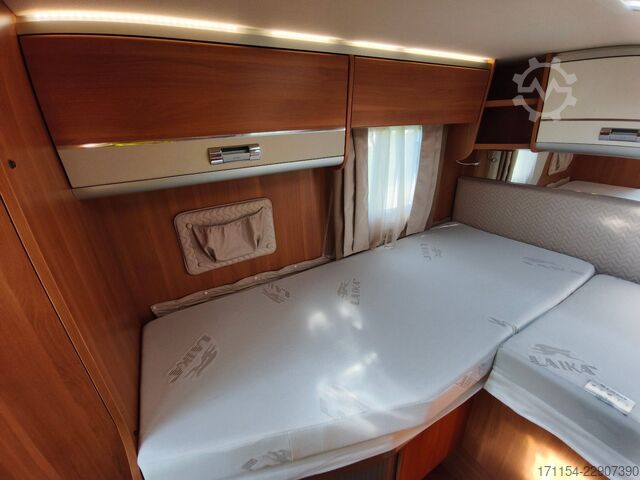 Półzintegrowany kamper LAIKA Ecovip 329, Längsbetten/Hubbett