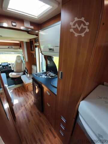 Półzintegrowany kamper LAIKA Ecovip 329, Längsbetten/Hubbett