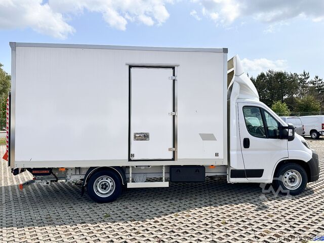 Transporter with suitcase Opel Movano Koffer DHollandia