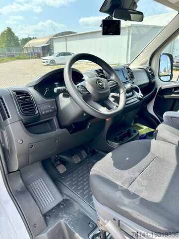 Transporter with suitcase Opel Movano Koffer DHollandia