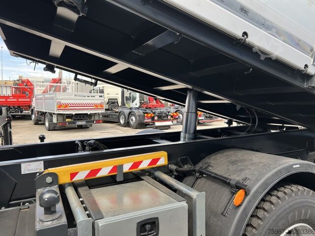 Driezijdige kipper met kraan Iveco Eurocargo 180-320