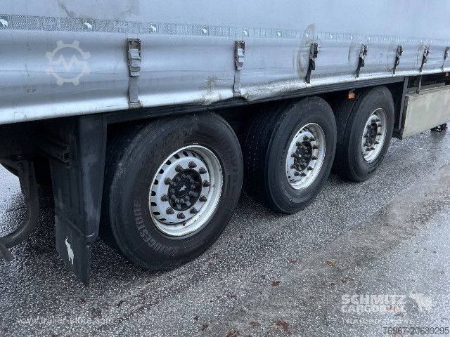 Öppen semitrailer med kapell Schmitz Cargobull Curtainsider Standard Faltwandtür rechts