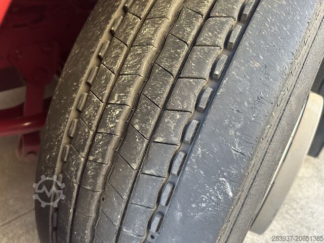 Camion avec plateau et bâche IVECO AD190S36