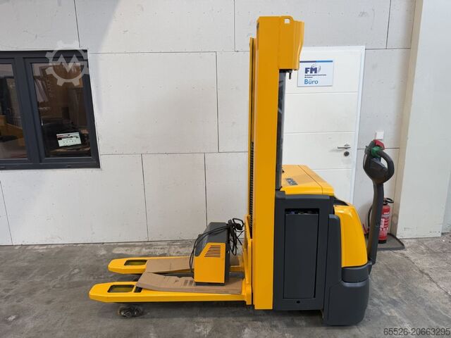 High Lift stacker Jungheinrich EJC 214 Z / 835 Std.