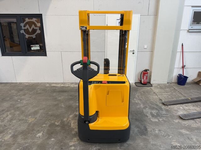 High Lift stacker Jungheinrich EJC 214 Z / 835 Std.