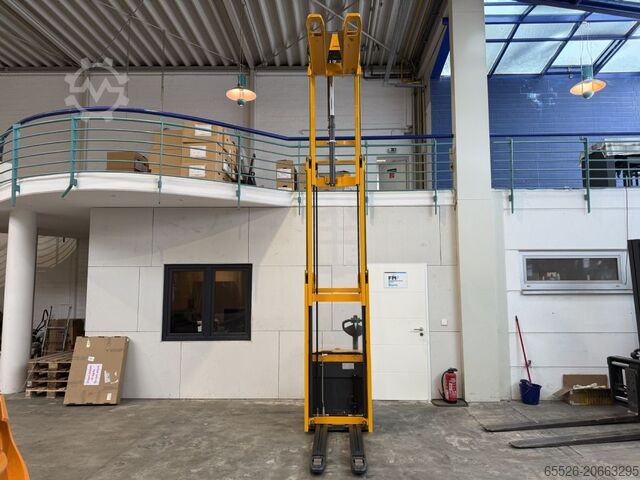 High Lift stacker Jungheinrich EJC 214 Z / 835 Std.