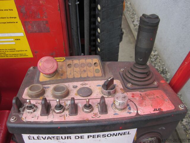 Selbstfahrende Senkrechtmastarbeitsbühne JLG TOUCAN 800A