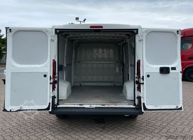 Dobozos furgon PEUGEOT Boxer KA L1H1/ AC/ 3 Sitze/ CargoPaket