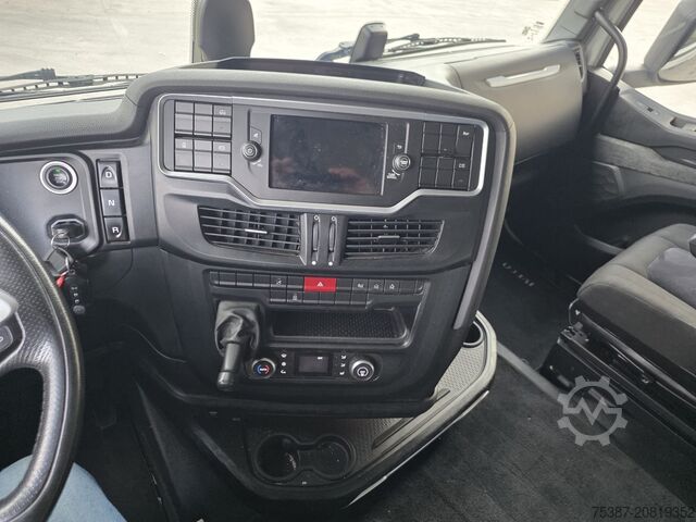 Tractor estándar Iveco 440S51