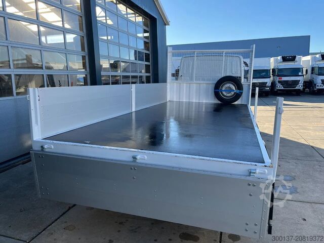Plataforma remolque Mercedes-Benz Accelo 915 4x2 Flatbed with dropsides