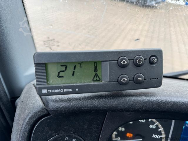 Furgone isotermico frigorifero MERCEDES-BENZ 818 L Atego Kühlwagen