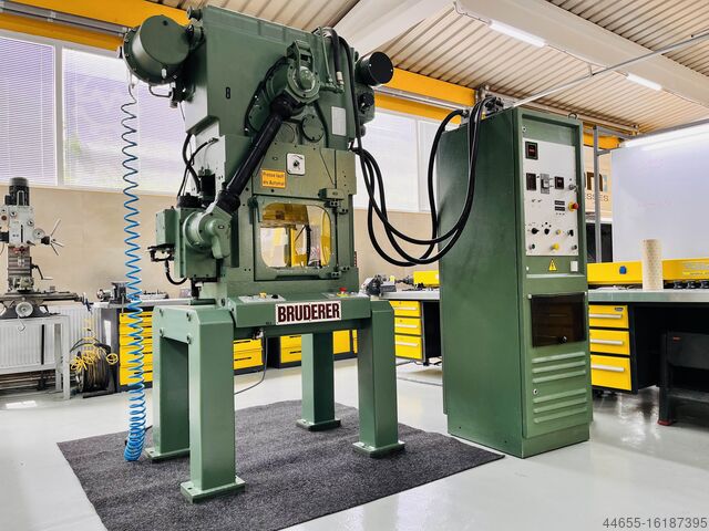Poinçonneuse automatique BRUDERER BSTA 200