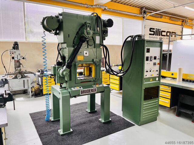 Poinçonneuse automatique BRUDERER BSTA 200