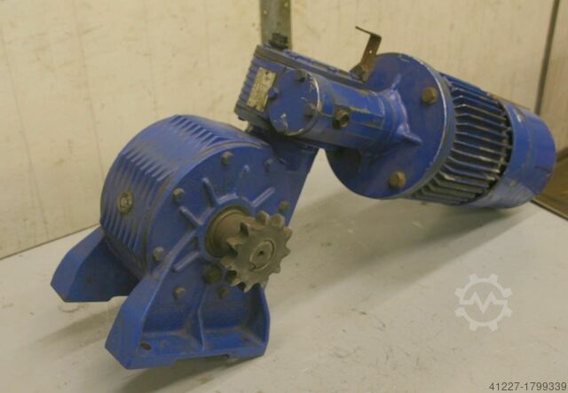 Motorreductor 0,22/0,9 kW 30/50 rpm MGM CEPDA 90LA2/8