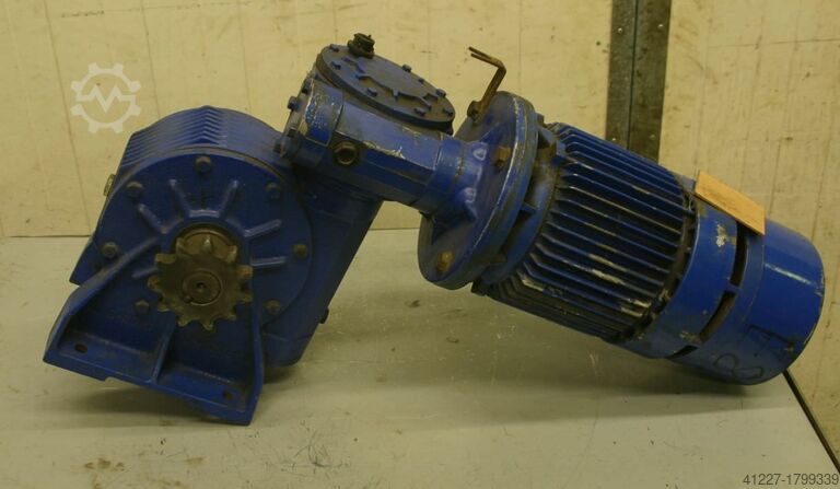 Motorreductor 0,22/0,9 kW 30/50 rpm MGM CEPDA 90LA2/8