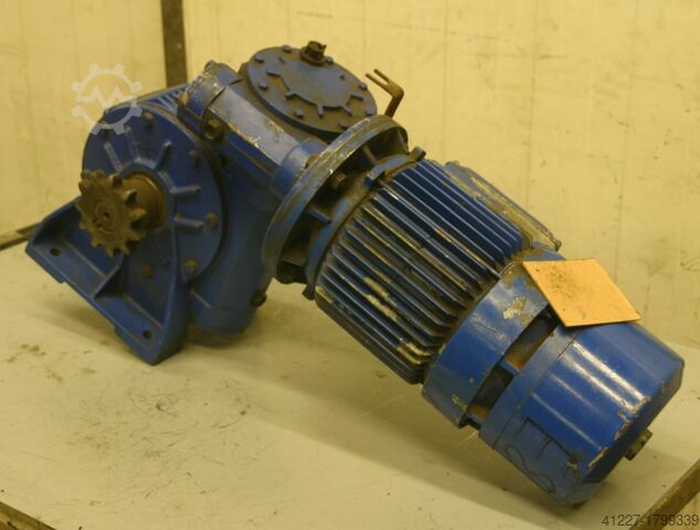 Motorreductor 0,22/0,9 kW 30/50 rpm MGM CEPDA 90LA2/8