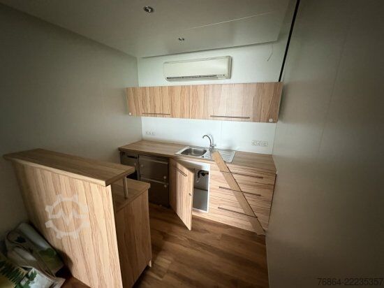 Ημιρυμουλκούμενο κουτί  K.M.A HOLLAND KM02 KG, VERKAUFSKOFFER MIT KüCHE,  RECHTS TERRASSE AUSKLAPPBAR, SHOWTRAILER