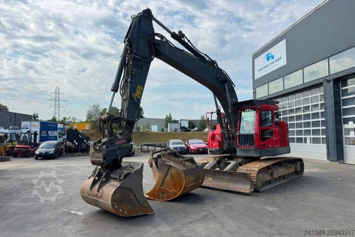 Rupsgraver VOLVO ECR235 Oilquick 3x Schaufeln