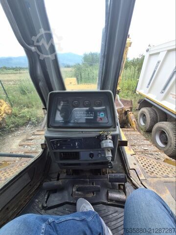Koparka gąsienicowa Komatsu AX-3