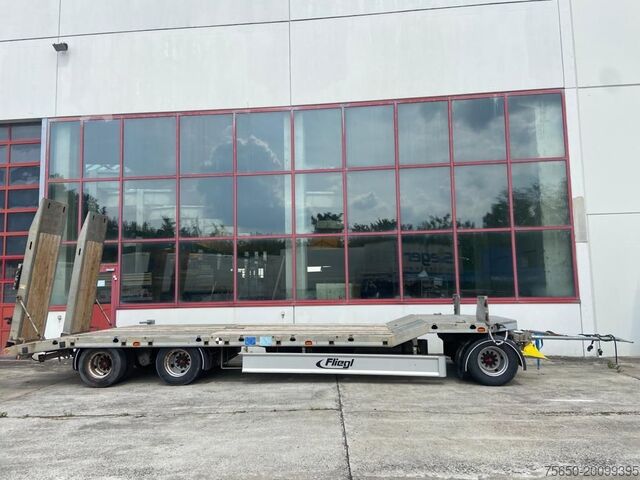 Lavtloader trailer Fliegl DTS 300  3 Achs Tiefladeranhänger