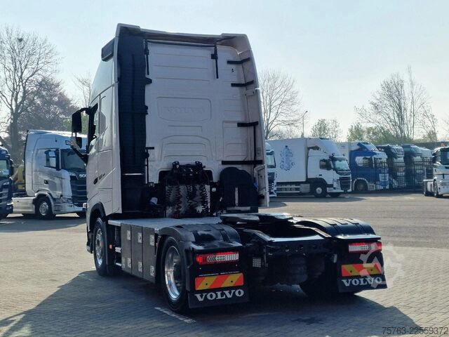 Volume SCM Volvo FH 13.500 Globetrotter XL 4x2 - Low deck - I Sa...
