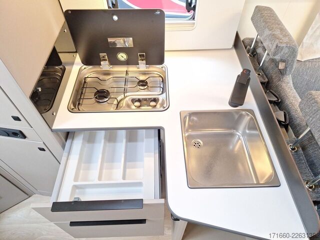 Autocaravana semi-integrada BÜRSTNER Campeo TD 660 Automatik, Hubbett