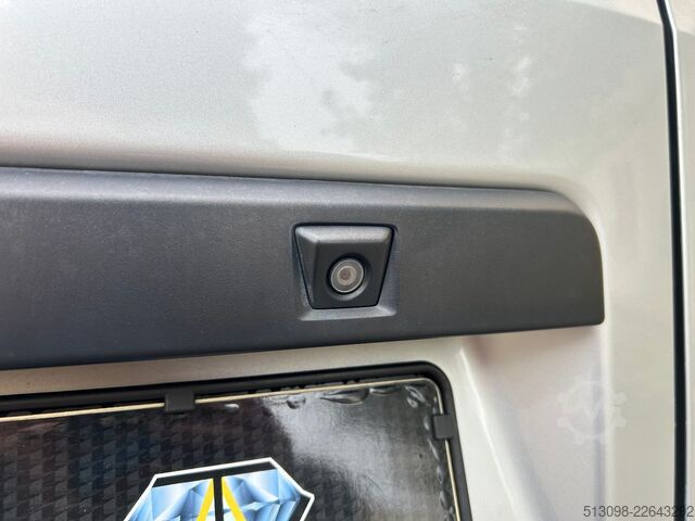 Hög tak skåpbil VW CRAFTER LANG HOCH ACC NAVI SPURHALTE. STANDHZG