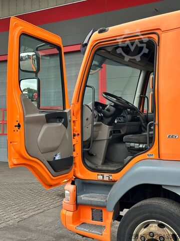 Lastbil med flak DAF LF 55.280 4x2 BL Pritsche mit FASSI LK & Glastr.