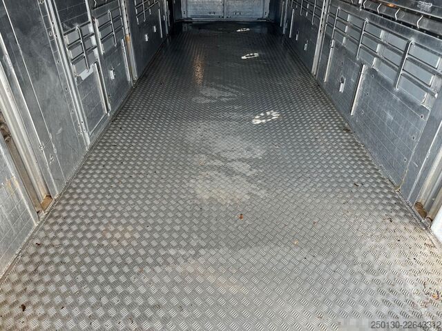 Hästtransportsläp MENKE-JANZEN 2.Stock Viehanhänger * Hubdach* Tränke* 39m²