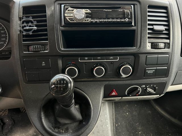 Minibus VOLKSWAGEN T5 Kombi 2.0 Tdi L1H1 9 Sitze Engine Broken