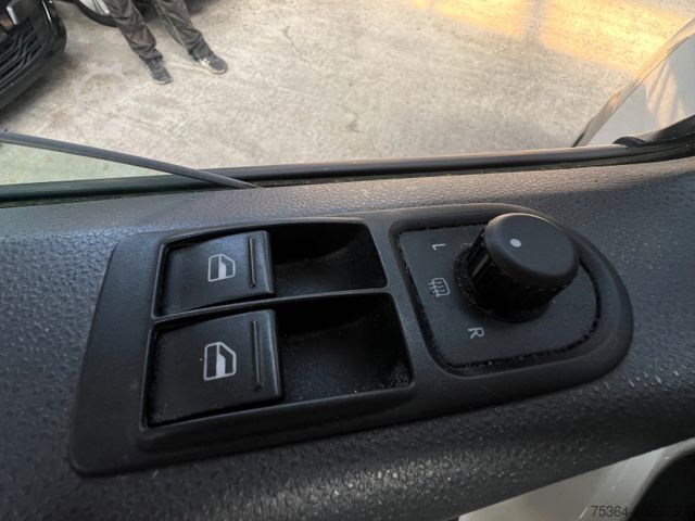 Minibus VOLKSWAGEN T5 Kombi 2.0 Tdi L1H1 9 Sitze Engine Broken