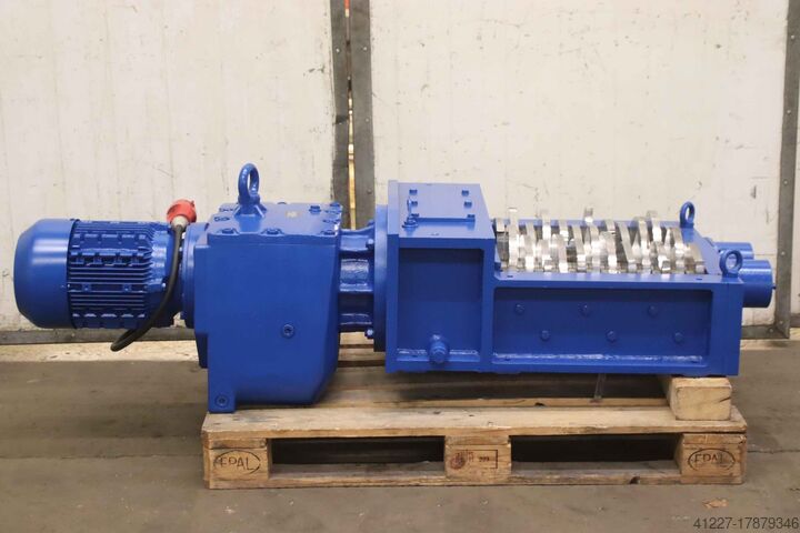 Tocătorul cu arbore dublu MOCO AZ11