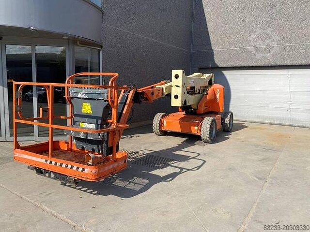 Knikarmhoogwerker JLG E400AJP