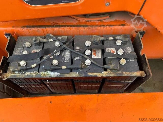 Knikarmhoogwerker JLG E400AJP