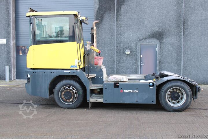 Terminál traktor MOL RM255 4X4