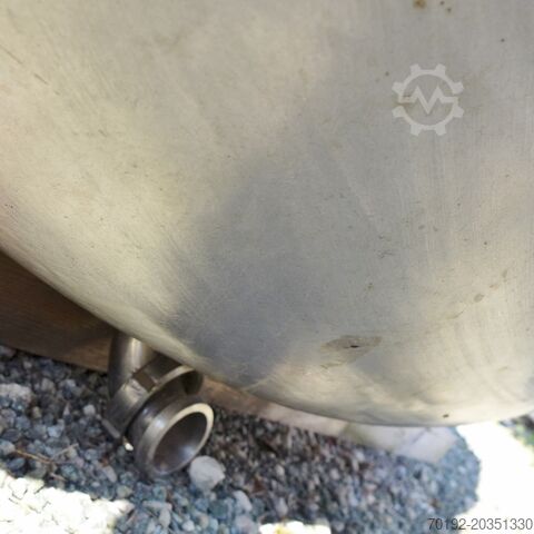 Poziomy zbiornik magazynowy 30 000 litrów z V2A z 2 podporami typu siodło.  9084