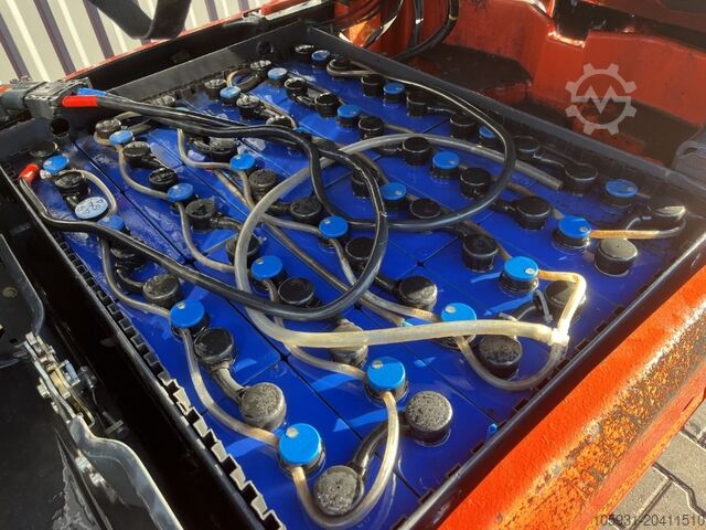 Stivuitor electric cu 3 roți Linde E16-01