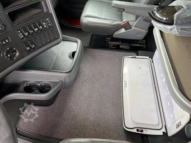 Standardni SZM Scania R580 4x2 King of Road Leder Full Air