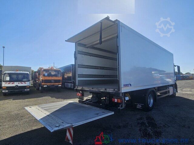 Vrachtwagen met bakwagen Mercedes-Benz 1832 Isolierter Koffer 7.40m Doppelstock LBW1.5t