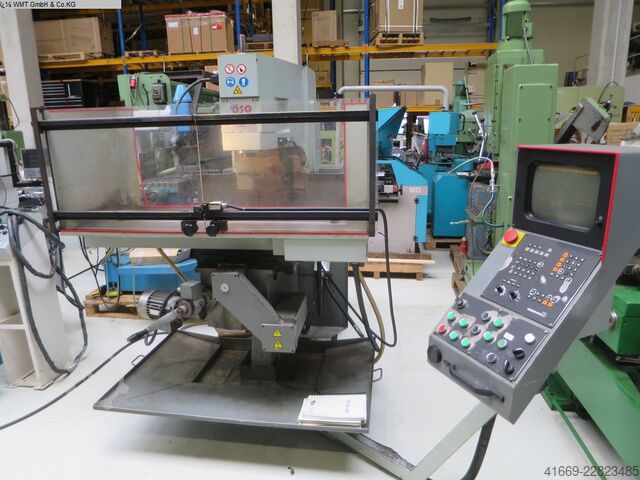 Tool Room Milling Machine - Universal TOS FV 30 CNC