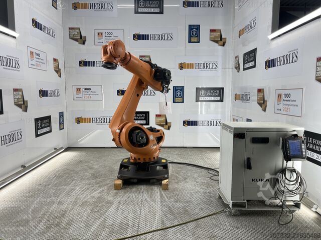 Industrial robot KUKA KR 240 R2500 prime