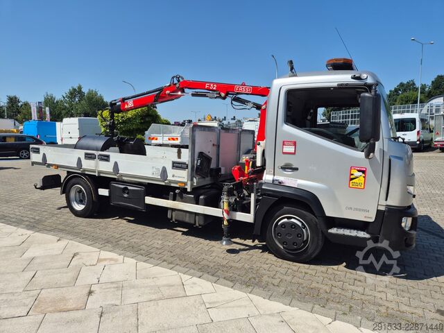 Ciężarówka z płaską platformą Renault D 7.5 - HIAB FASSI F32