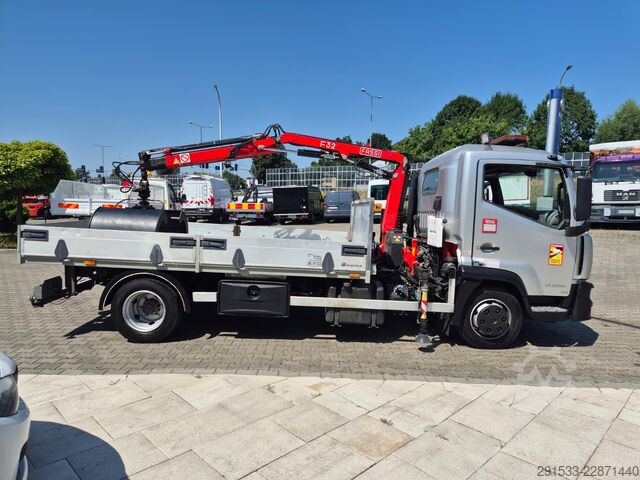 Ciężarówka z płaską platformą Renault D 7.5 - HIAB FASSI F32