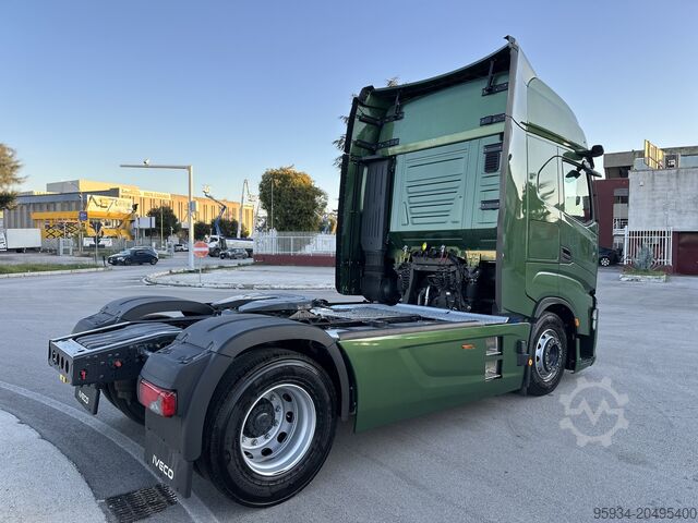 Standard road tractor Iveco S-Way 580 Full-Pneumatic