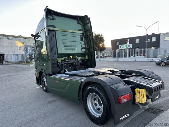 Standard road tractor Iveco S-Way 580 Full-Pneumatic