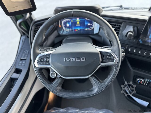 Standard road tractor Iveco S-Way 580 Full-Pneumatic