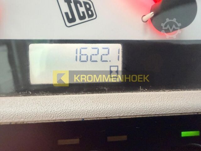 încărcător pe șenile JCB 3TS-8T Teleskid
