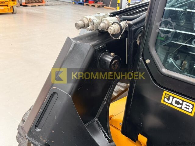 încărcător pe șenile JCB 3TS-8T Teleskid